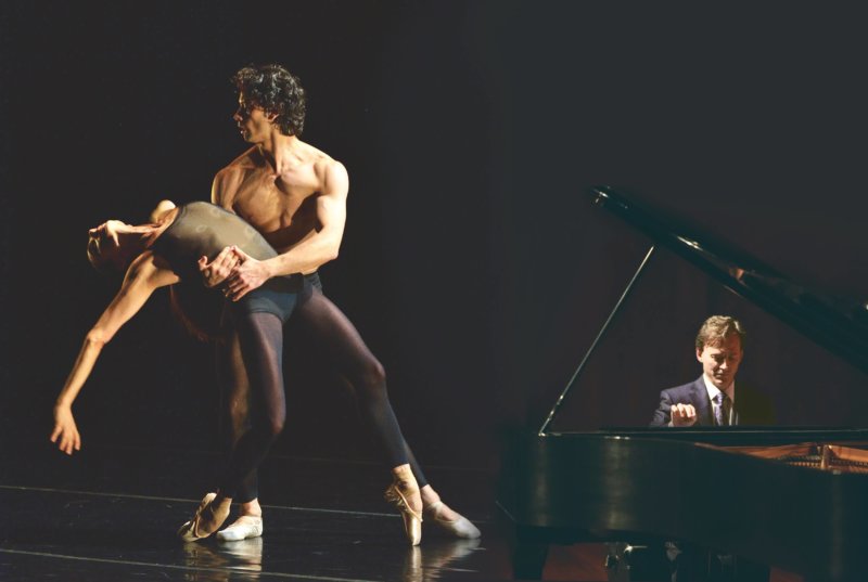 Dancers Herman Cornejo and Alessandra Ferri with pianist Bruce Levingston